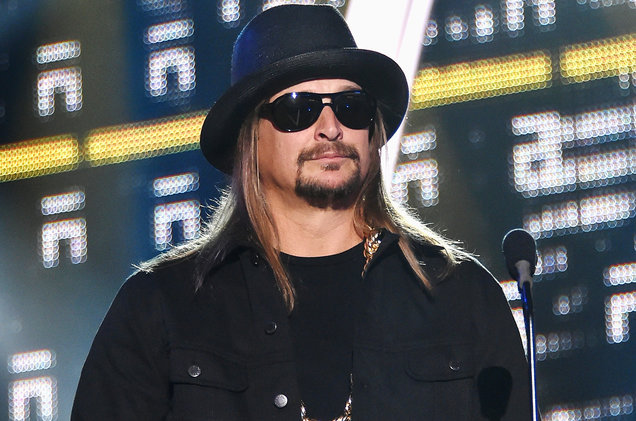 kid_rock_pays_off_layaway_for_350_customers_at_walmart