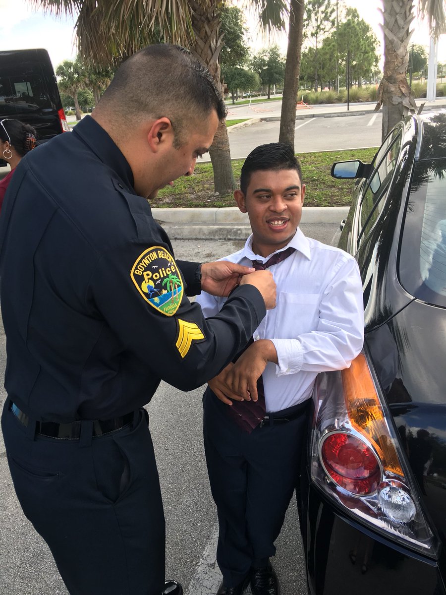 police-helped-students-with-special-needs-make-their-prom-a-night-to-remember