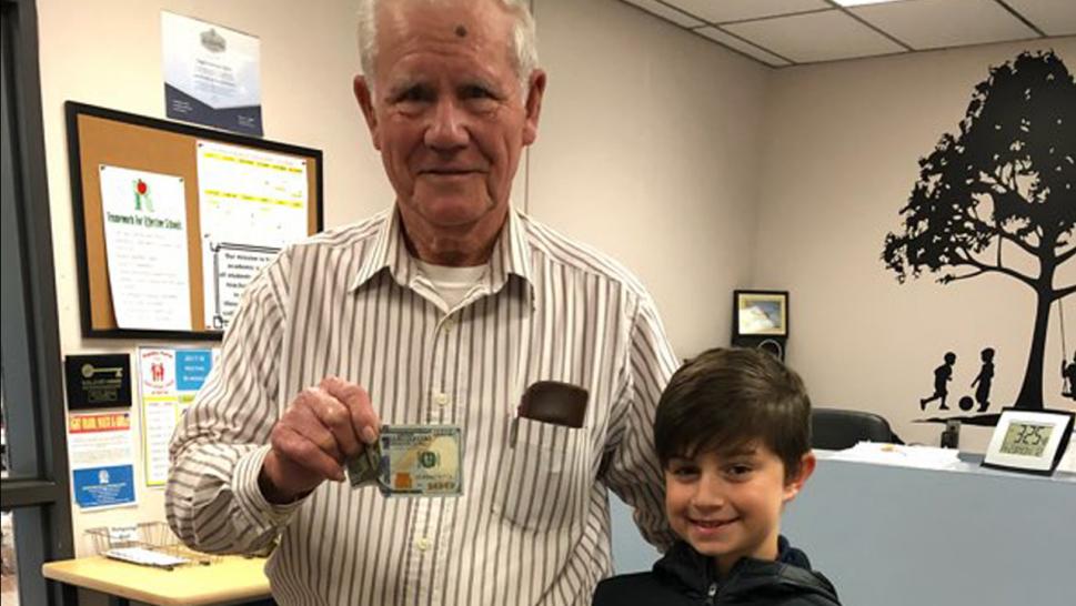 Boy-Returns-$100-Bill-to-an-Elderly-Man-Who-Lost-it