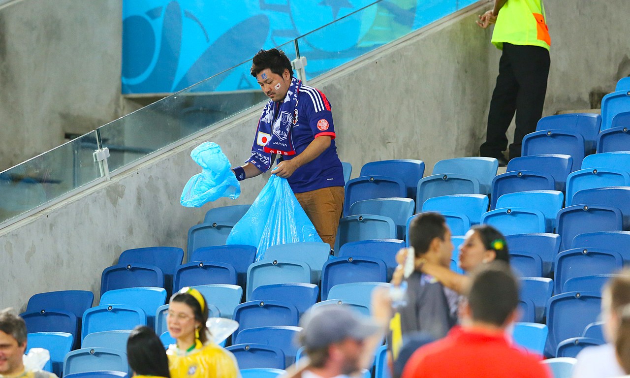 After-the-World-Cup-Match-Japan-Fans-Impresses-The-World-by-Cleaning