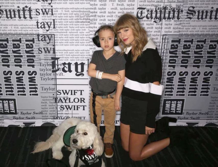 Taylor-Swift-Surprises-Boy-with-Autism-Twice