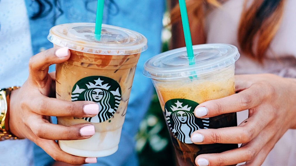 Starbucks-Helps-Environment-by-Ditching-Plastic-Straws
