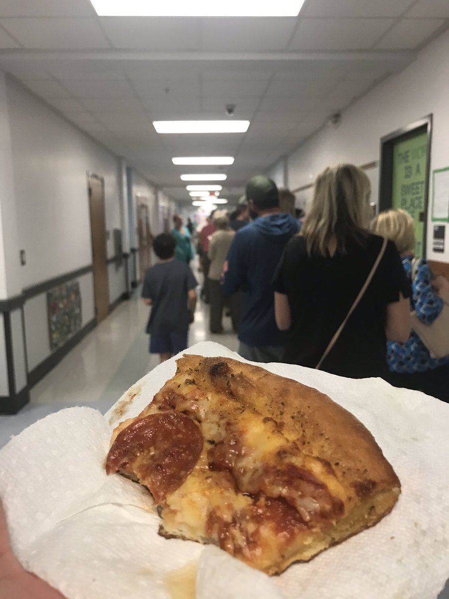 Voters-Had-a-Pizza-Treat-from-Fellow-Americans