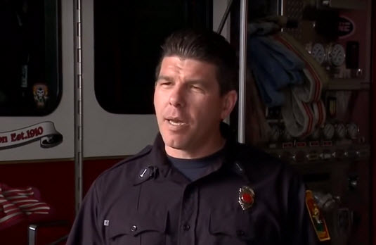 Firefighter-Received-Praises-after-using-Sign-Language