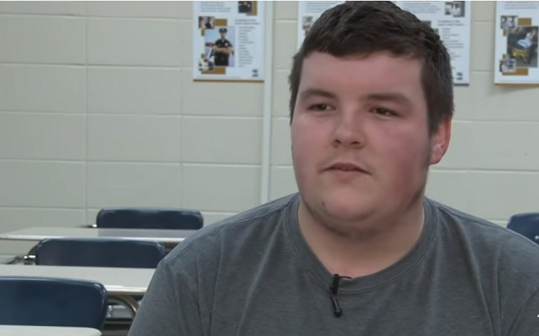 High-School-Student-Saved-Money-to-Buy-his-Best-Friend-a-New-Wheelchair