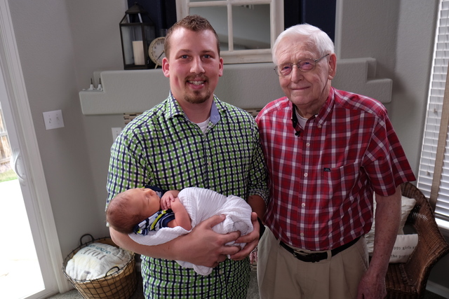baby-born-with-the-exact-same-birthday-as-his-father-his-grandfather-before-him