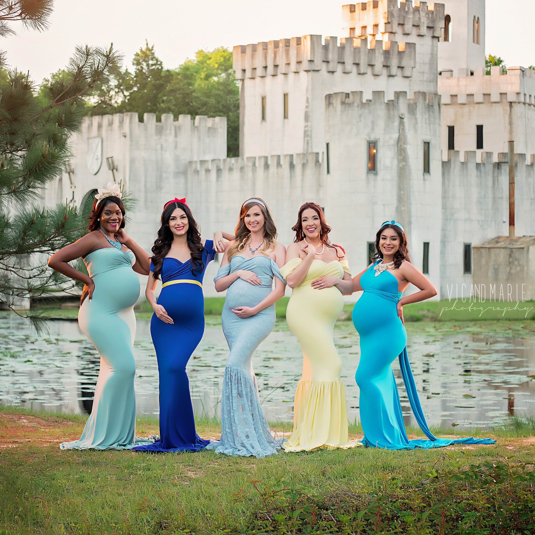 expecting-mommys-magical-disney-princesses-photoshoot-super-cute