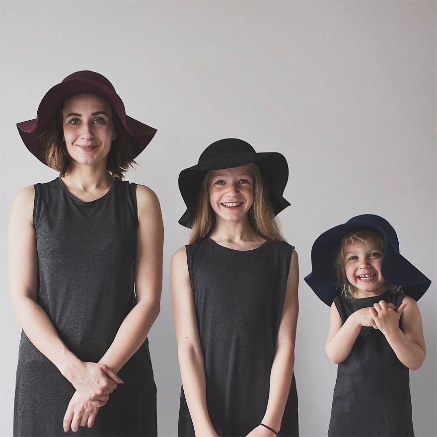 mother-takes-adorable-photos-with-her-daughters-in-matching-clothing-photoshoot