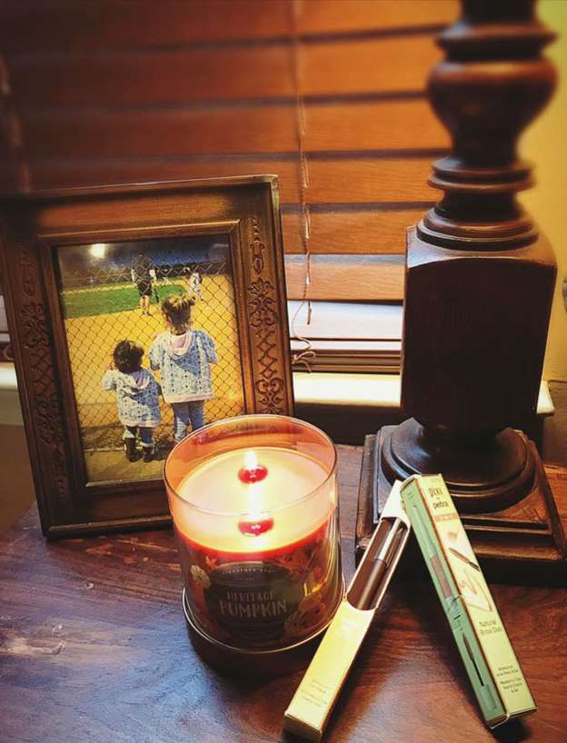 strangers-buys-struggling-mother-a-candle-the-mothers-facebook-post-goes-viral