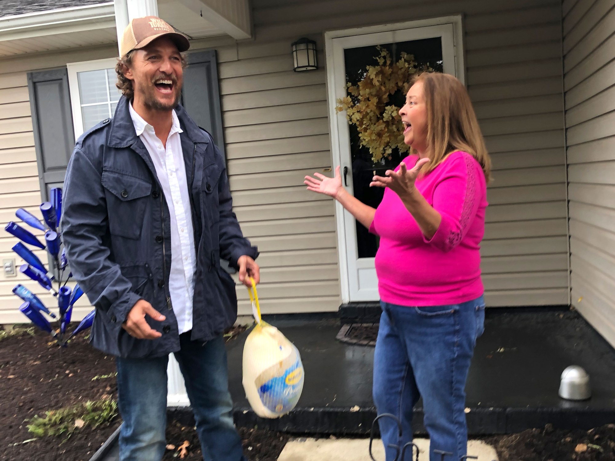 matthew-mcconaughey-celebrates-his-48th-birthday-by-handing-out-4500-turkeys-awesome